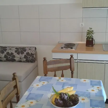 Schoene In Privlaka Mit Garten
